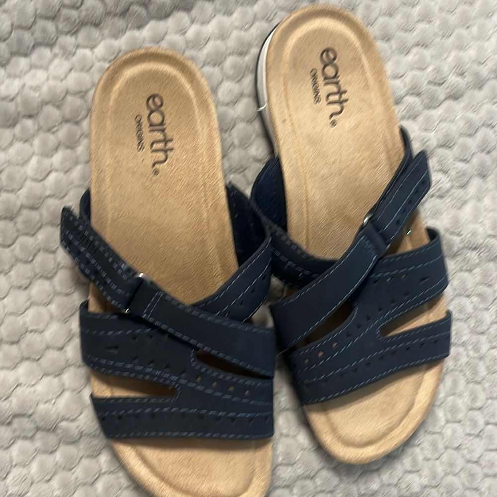 Women’s sandals size 9 (Blue)